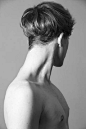 【#绘画素材#】男性颈部肌肉各角度参考。
戳O网页链接或搜索群号714542133获取更多男性人体绘画素材以及教程。 ​​​​