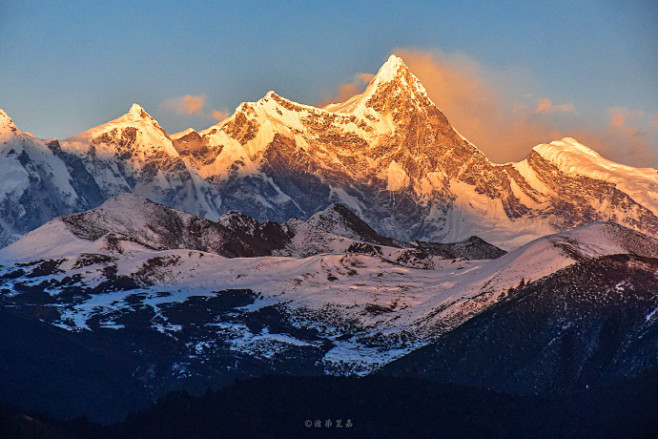 南迦巴瓦日照金山一年只有不到50天可以看到许愿四月一切顺利四月你好