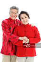 老年夫妇庆祝春节图片素材
