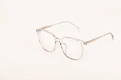 白底近视眼镜护眼爱眼日近视眼摄影图