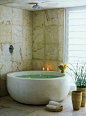 Round bath tub