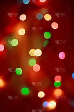 新年的散景。新年。Bokeh从花环的灯光。灯开着。节日的气氛中。抽象和背景。