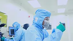 现代实验室中的科学家