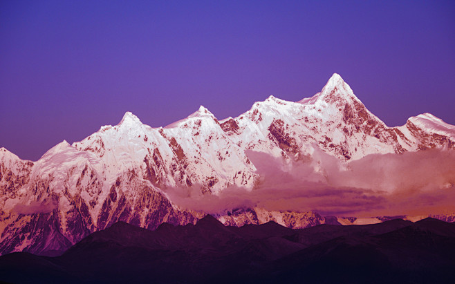南迦巴瓦峰，是中国西藏林芝地区最高的山，...