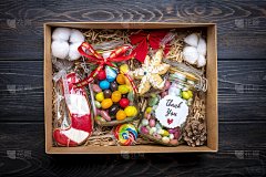 手工制作的爱心包，带有糖果、姜饼的季节礼盒，圣诞节装饰的个性化生态友好篮子，供家人、朋友、女孩感恩节