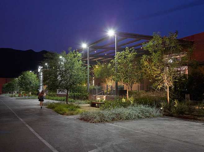 伯班克公司办公区带状庭院景观burbankstudiosfairwaybuildingbyojb