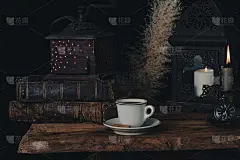 烛光下在咖啡渣上算命。