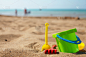 玩具,沙子,海滩,沙桶和沙铲,沙坑,大桶,挖掘机车斗,舀勺,水,度假胜地
