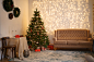 Free photo festive interior with comfortable sofa and decorated christmas tree