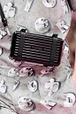 Dior Men S/S 2020｜Dior x Rimowa独家限定合作系列闪亮登场，强强联合打造出一系列大包小包挎包拎包后背包等各种铝制硬箱～ ​​​​