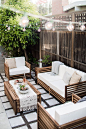 A modern-tropical California outdoor living Room
