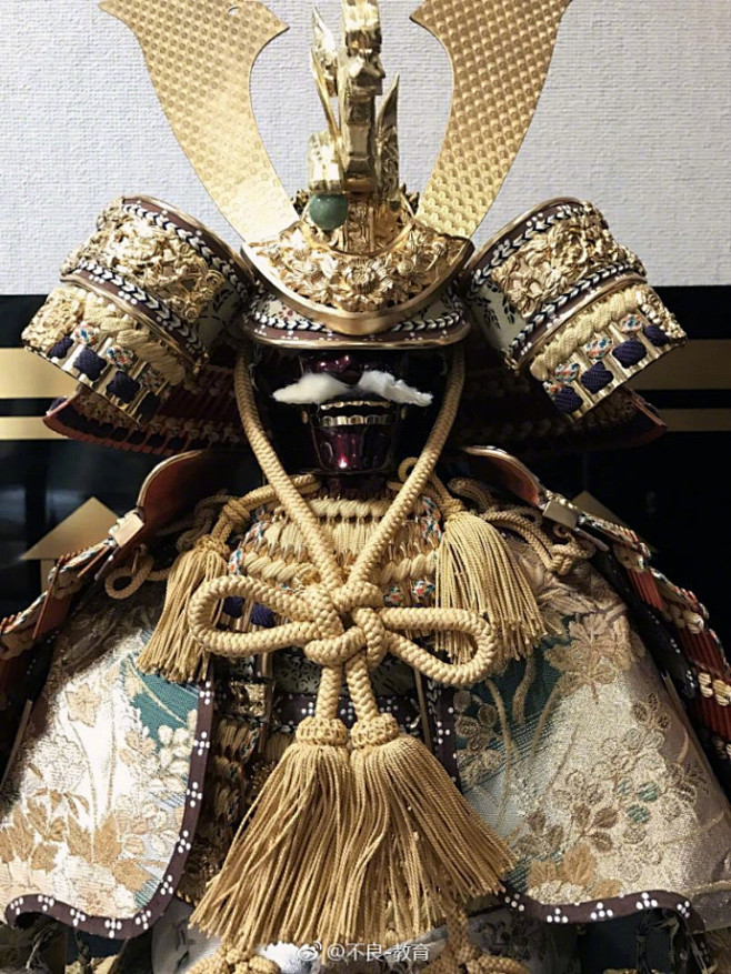 五月人形日本男孩节除了有鲤鱼旗还有五月人形一般由甲胄弓箭剑鼓和