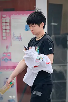 你以为亮点是第一张出圈的表情包？ 请你再看看我们宝宝脖子上的玉佛 cr logo - 小红书