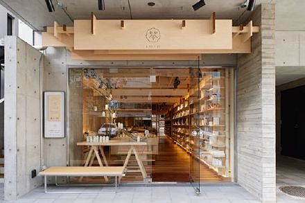非常精致的小店店门设计。