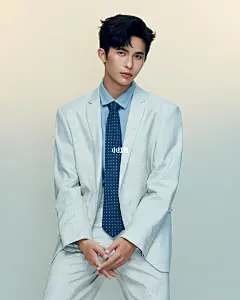 一组高级感形象照是男生最好的名片