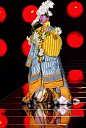 (27 条消息) 如何评价 John Galliano 在 Dior 时期的作品？ - 知乎 : 今天翻看了他10多年前的作品，从他的作品中看到了我个人特别喜欢的东方元素和民族元素，由此对他产生了强…