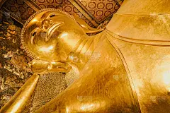 近景头卧佛著名的度假时间旅游地点在泰国卧佛寺