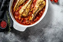 清新,安康鱼,西红柿,鱼类,海产,留白,奶酥盘,灰色背景,配方,装饰菜