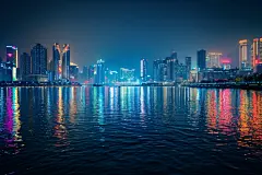 海滨城市繁华高楼夜景