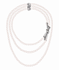 Chanel 刚刚推出了一个新高级珠宝系列——「Coco Avant Chanel」，沿用「蕾丝」与「蝴蝶结」的一贯设计元素，镶嵌钻石、珍珠、摩根石、月光石、粉色尖晶石、粉色蓝宝石等白色和粉色系宝石，呈现温柔的女性气质。

