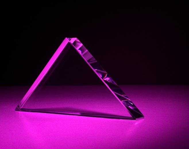 photo-1602463182886-...