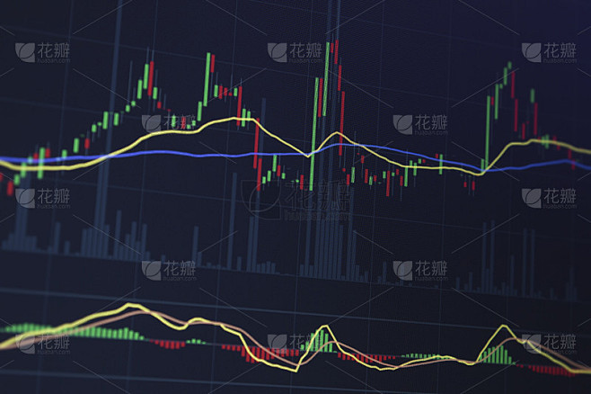 股票市场投资图表中暗色调与蜡烛棒。