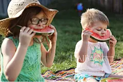 【最新图片】 忘我品尝夏日滋味！Zara童装2014夏季“Brothers &amp; Sisters”Lookbook_图1_海报时尚网图片库