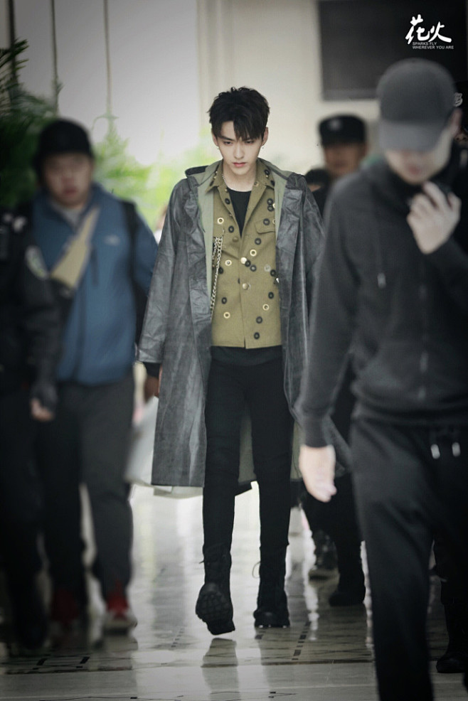 #吴亦凡##吴亦凡七十二层奇楼# 
小爷...