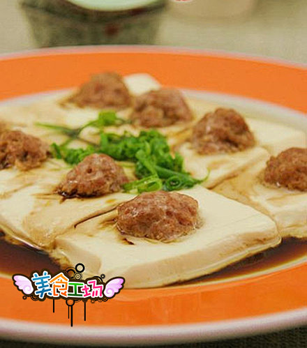 猪肉换鱼片【蒸酿豆腐】做法：1、将五花肉...