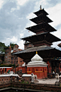实拍尼泊尔帕坦古城堡-焦点频道图片库-大视野-搜狐【帕坦古迹如云，为旅游胜地，1980年被联合国教科文组织列为亚洲重点保护的18座古城之一。】帕坦位于尼泊尔首都加德满都南5公里的巴格马提河畔，是尼泊尔第二大城、著名古都。帕坦，即尼语“商业城”之意，又名拉利特普尔，意为“艺术之城”。该城建于298年，为国内最古老的城市，也是加德满都河谷古代商业中心。