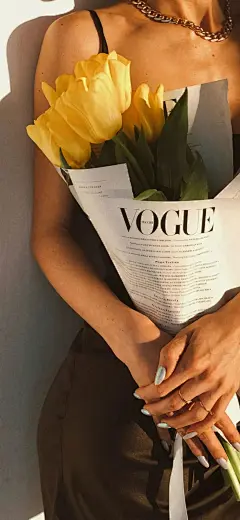 2023高清唯美手捧花壁纸_手机壁纸_明星美女手机壁纸_我要个性网