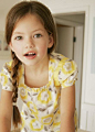 《星际穿越》里饰演女儿的小美女Mackenzie Foy，从四岁起就已经是广告界的小童星。被她萝莉时期的萌照彻底融化了。