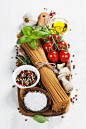 罗勒,褐色,奶酪,红辣椒,烹调_gic13486640_Italian pasta_创意图片_Getty Images China