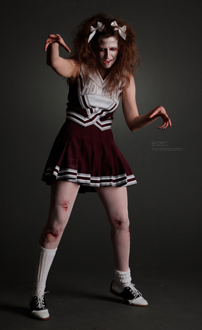 Zombie Cheerleader -...