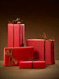 礼物,盒子,影棚拍摄,圣诞节,红色_164853097_Stack of wrapped Christmas presents_创意图片_Getty Images China