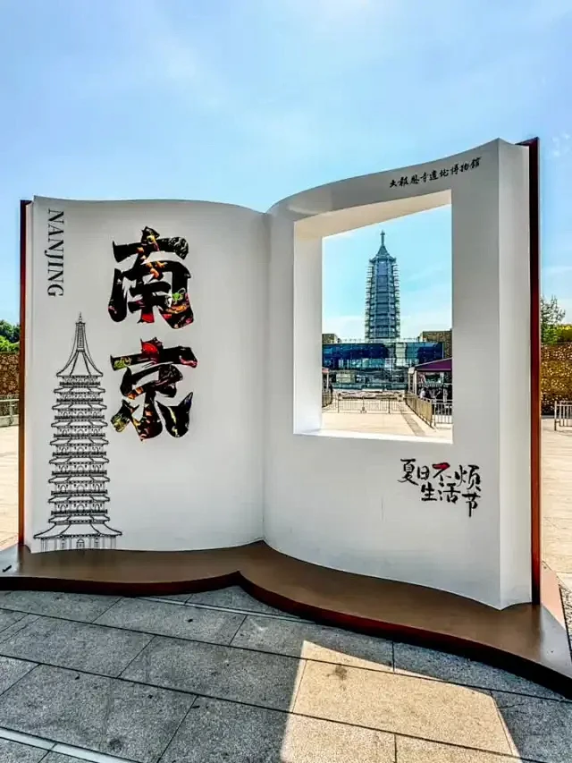 网红打卡书本美陈装置，遇见不一样的美好 - 小红书-花瓣网