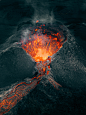 余辉
火山爆发后熔岩的令人难以置信的艺术。冰岛西南部的火山爆发。