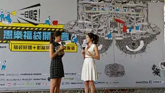 2015 Kaohsiung Film Festival  : 2015高雄電影節 主視覺插畫設計2015 Kaohsiung Film Festival Main visual illustration and graphic design2015高雄電影節公佈影展主視覺「愚樂時代」，邀請高雄第一代「文創人才回流」的在地插畫家CROTER(洪添賢)親自打造，以手繪筆感創造「工業詼諧感」的新火球人形象，黑白基調的繁複機械零件，建構出卓別林《摩登時代》裡的工業世界，呼應高雄從工業大城轉型為文創新都的都會形象