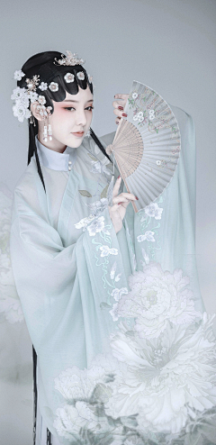 大秦-设计师采集到汉服 唐装 古装
