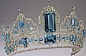 在1953年女王的加冕礼上，她收到巴西总统赠送的镶有巨大蓝宝石的钻石项链和与之相配的耳环，后来，总统又赠送给女王一只漂亮的手镯，女王把这些珠宝交给加纳德珠宝行重新组装成一顶新的王冠。但女王很少佩戴这套价值连城的首饰。