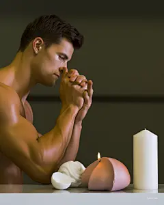 AI绘画_Prompts_michaelharry_ultra_realistic_photo_of_a_man_showing_chest_and_a_d13b7e99-a34b-413a-99ea-268978970c01_xpanx.com