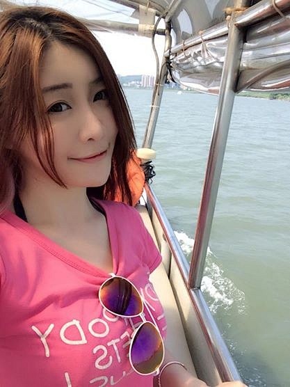 李萱萱清纯巨乳妹子性感生活照片