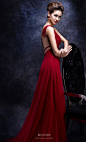 #婚礼##婚纱##婚纱礼服##礼服##新娘#[imior.com]酒红色单肩长拖尾镂空露背敬酒服【购买请戳来源！】