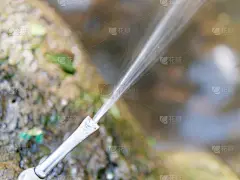 我家乡的水管破裂的细节