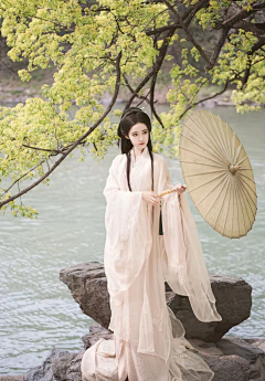 伊人浅笑醉云州采集到清姿雅韵亭亭立,白玉为骨玉为肌