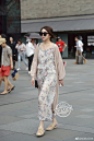 #街拍LOOK#牡丹印花裙，燕子归来拖鞋，满满的中国Style ​​​​