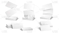 名片模型。现实的空白白色的企业身份纸。笔记四处飞舞，成堆地堆放着。办公文具。排版打印模板。矢量品牌页