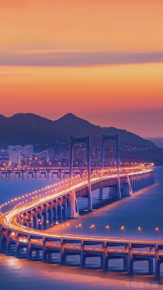 浪漫之都大连是非常适合看海的城市。星海广场是大连市内看海的不二之选，这里有全亚洲最大的广场，也是本地人悠闲的好去处。星海湾的海面上有跨海大桥 ...
