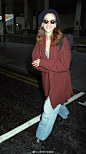 #iconic#

Style｜Julia Roberts九十年代穿搭

太喜欢她的短卷发造型了 配上了大圈圈耳环简直神了 哪怕那么多西装造型也没有千篇一律 碎花裙也能穿得这么酷 ​​​​