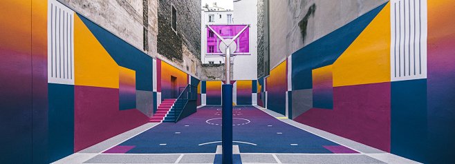 巴黎的Pigalle篮球场以渐变的光滑，...